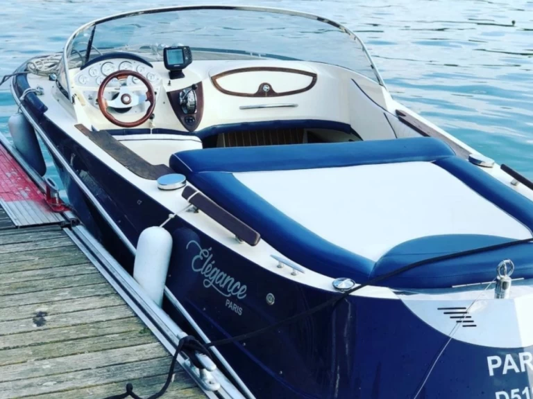 Quicksilver Classic 20 jednotlivci a charterové společnosti v Saint-Cloud