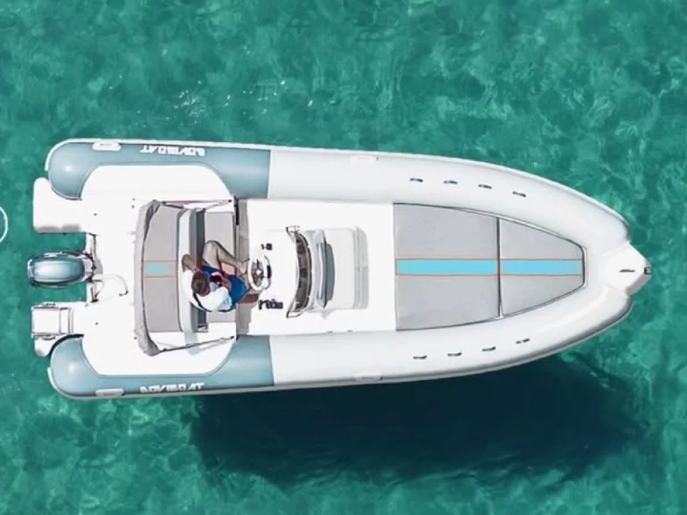 Pronajmout Polotuhá loď se skipperem či ne Doviboat v Bacoli