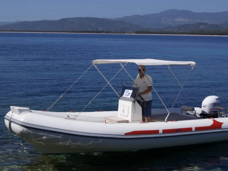 Pronájem Polotuhá loď v Arbatax -AT Marine AT 590