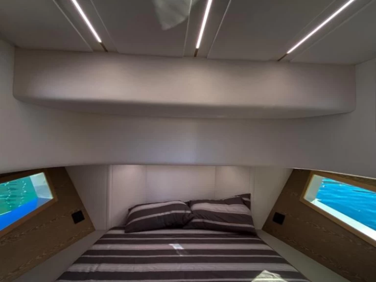 Pronájem lodi Capri lákavé ceny 38