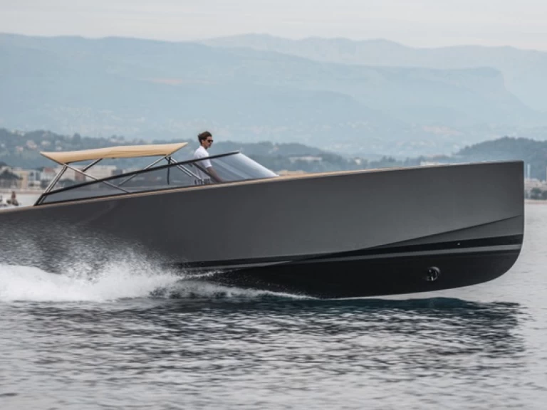 Motorová loď k pronájmu v Cannes za nejlepší cenu