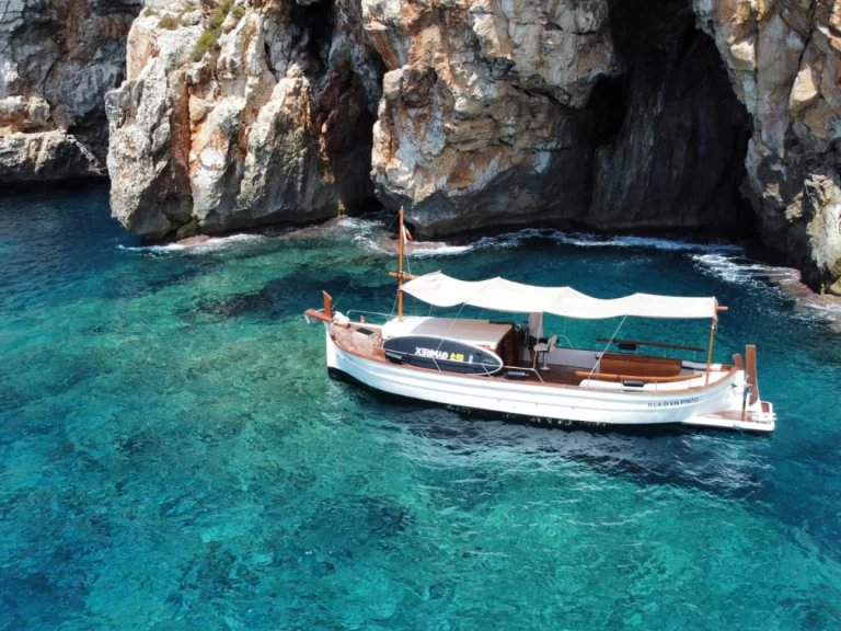 Pronájem lodi Capeador llaut menorquin v Mahon na Samboatu