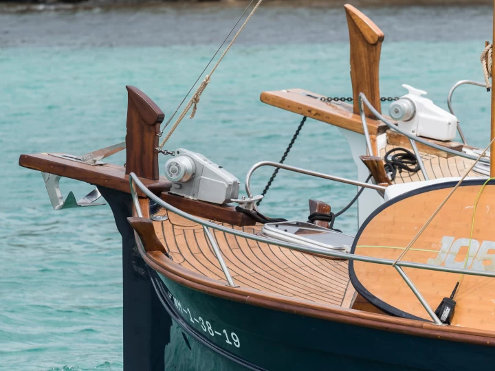 Capeador llaut menorquin jednotlivci a charterové společnosti v Mahon