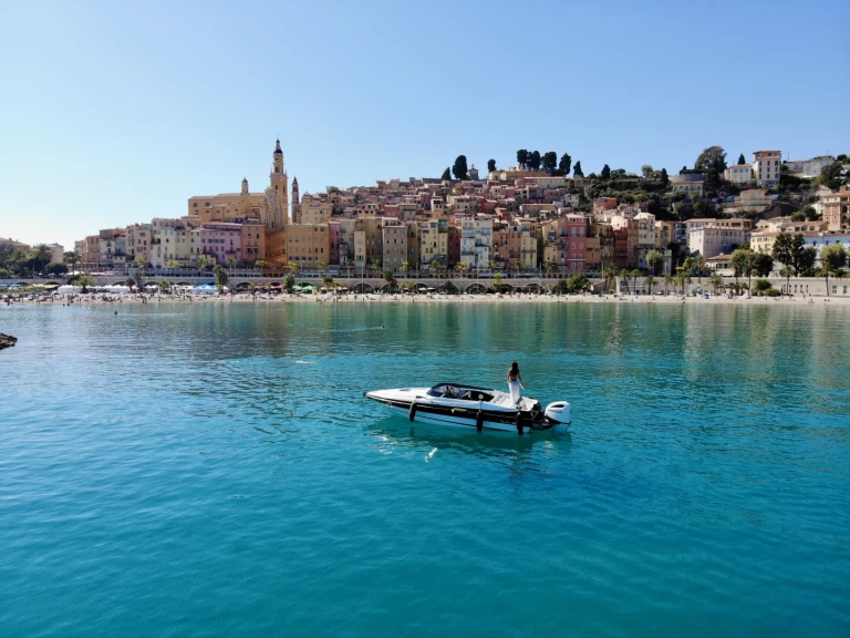 Tullio-Abbate Mito 23 jednotlivci a charterové společnosti v Beaulieu-sur-Mer