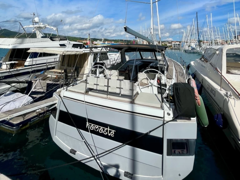 Pronajmout si Bénéteau Oceanis Yacht 62 v Castiglioncello