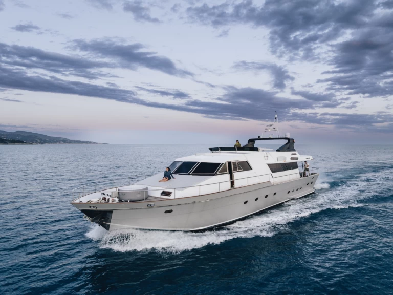 Pronajmout si Canados Canados 90' v Monaco-Ville