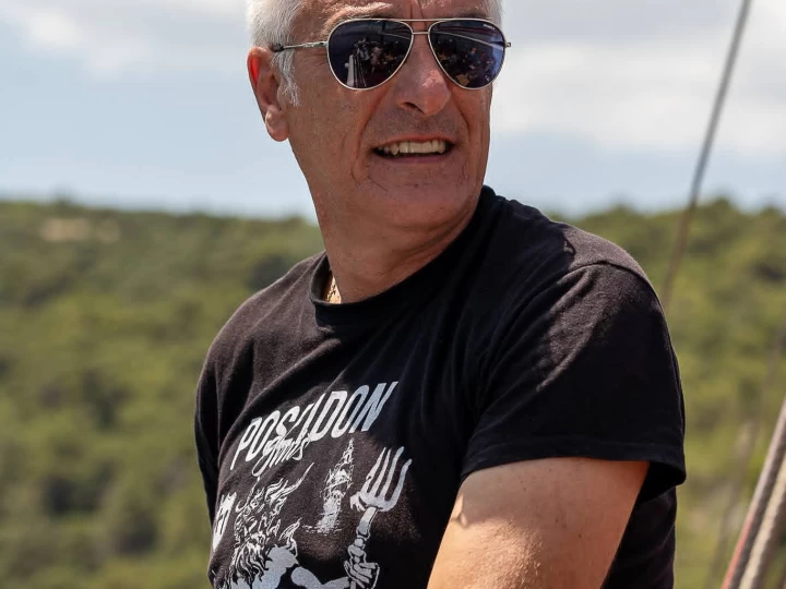 Pronájem Motorová loď Wooden boat s licencí