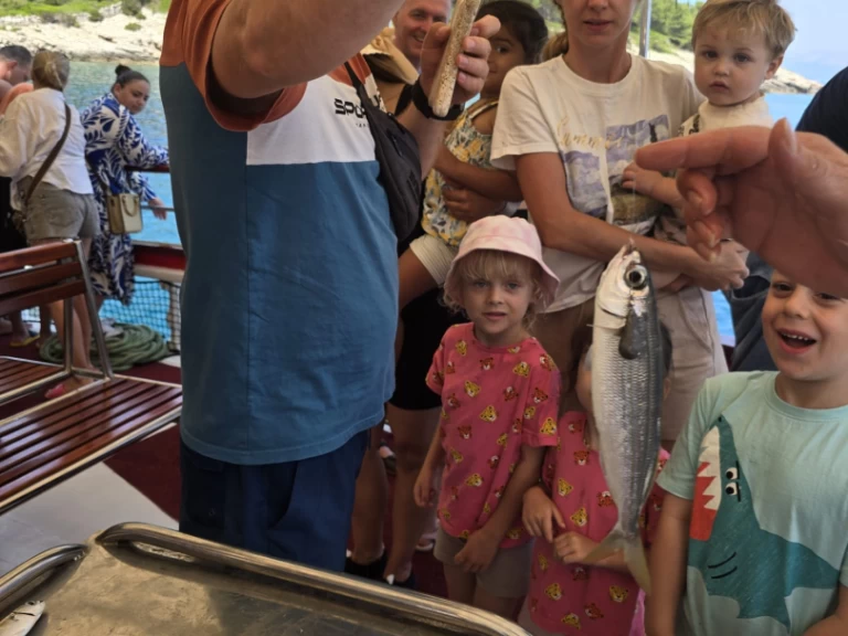 Wooden boat Classic jednotlivci a charterové společnosti v Omiš