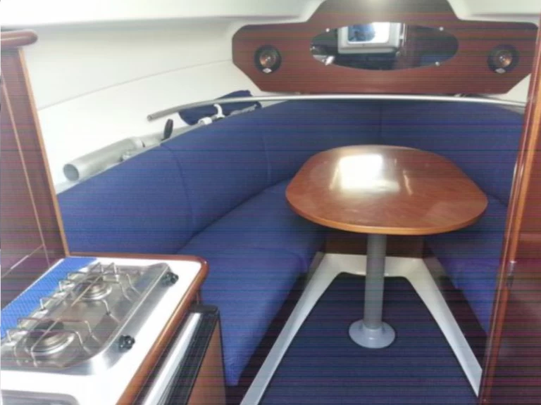 Pronajmout Motorová loď se skipperem či ne Bénéteau v Bormes-les-Mimosas