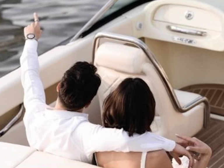 Pronajmout Motorová loď se skipperem či ne Chris Craft v Bang Kho laen