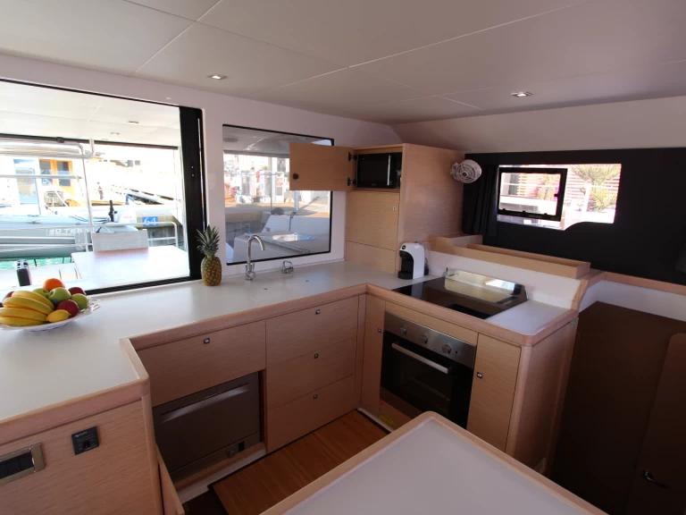 Pronajmout si Dufour Dufour Catamarans 48 Sail v Cecina