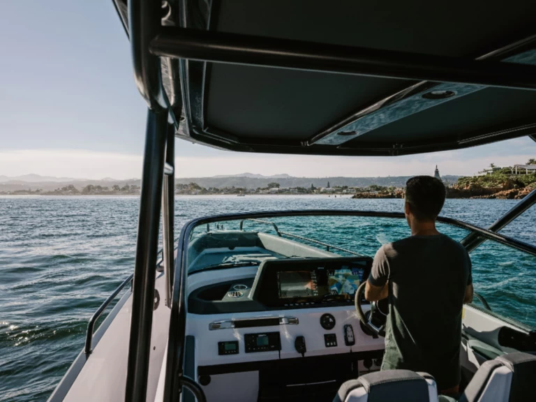 Pronájem Motorová loď Axopar s licencí