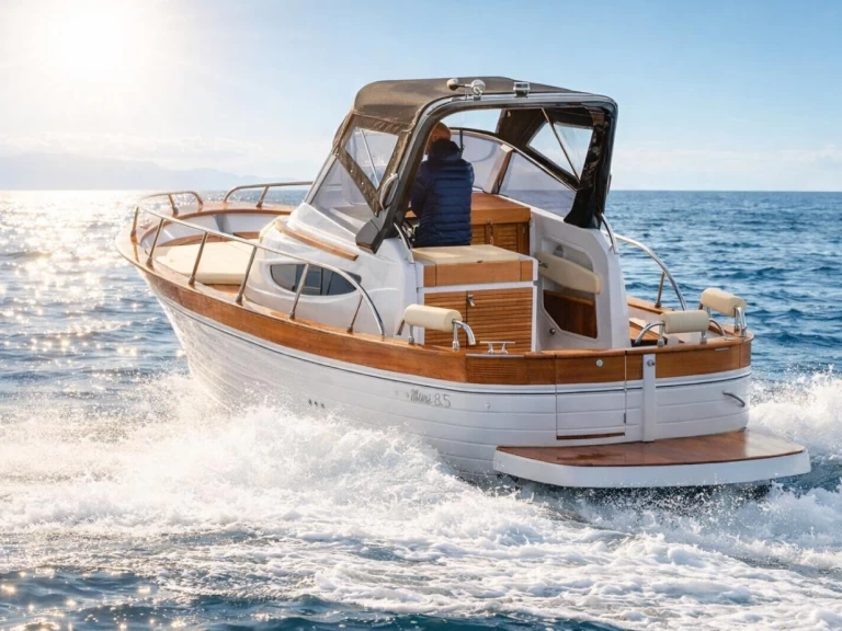 Pronajmout Motorová loď se skipperem či ne Salpa v Sorrento