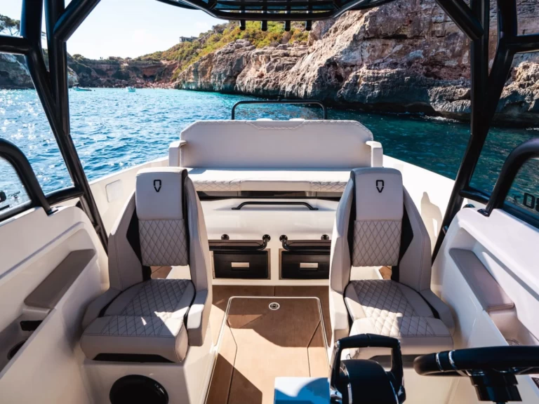 Pronajmout si Navan S30 v Roses