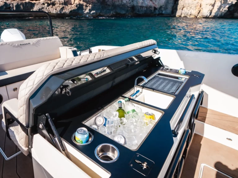 Pronájem lodi Roses lákavé ceny S30