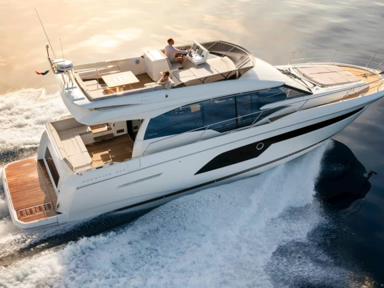 Pronajmout Motorová loď se skipperem či ne Prestige Yachts v Beaulieu-sur-Mer