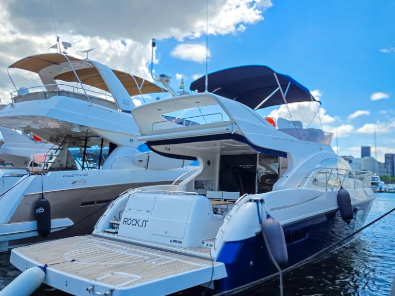 Motorová loď k pronájmu v Rio de Janeiro (state) za nejlepší cenu