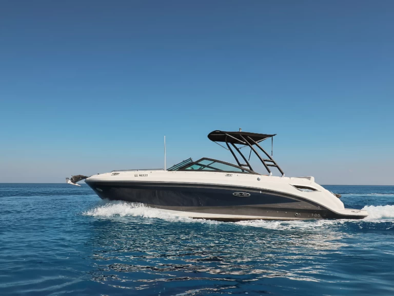 Pronájem jachty v Ayia Napa -Sea Ray  250 sdx na Samboatu
