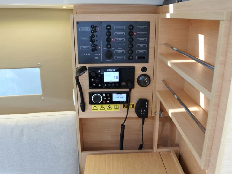 Pronajmout si Bénéteau Oceanis 30.1 v Barcelona