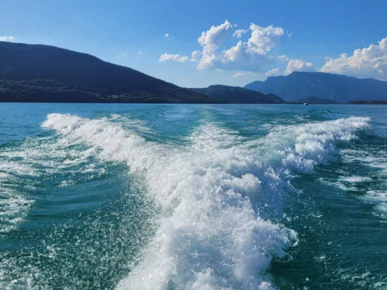 Pronájem lodi Aix-les-Bains lákavé ceny Horizon 210