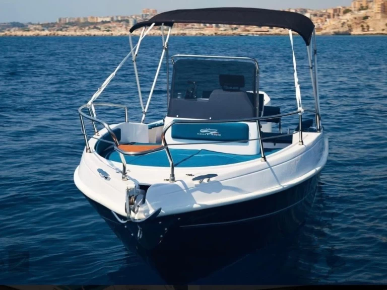 Blumax Blumax 23 open jednotlivci a charterové společnosti v Taormina