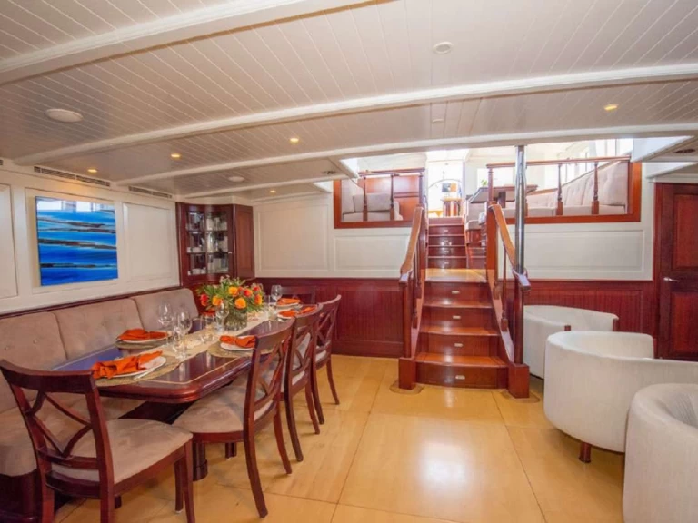 Pronajmout Jachta se skipperem či ne Holland  v Antigua Island