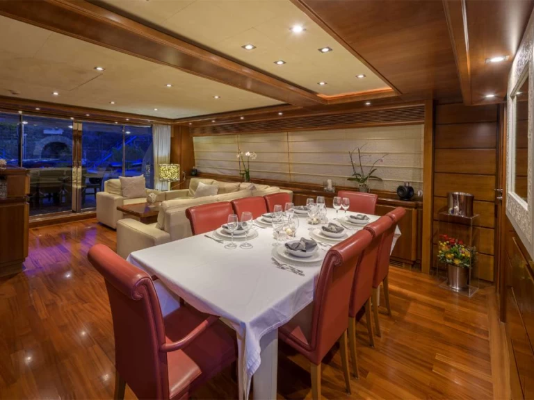 Pronájem lodi Neapol lákavé ceny Anne Marie