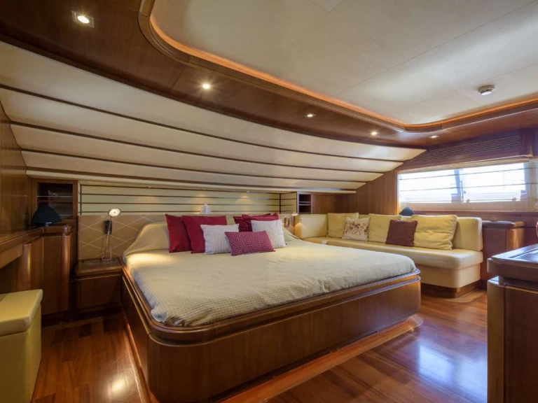 Pronájem lodi Custom Line Anne Marie v Neapol na Samboatu