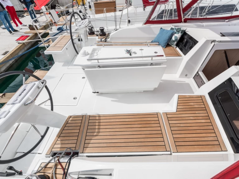 Bénéteau Oceanis 46.1 jednotlivci a charterové společnosti v Pomer