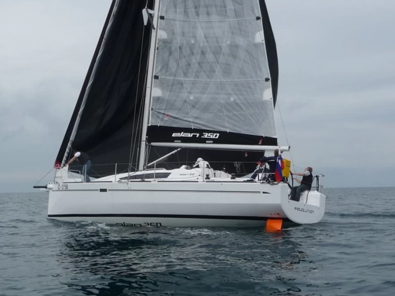 Elan Elan 350 Performance jednotlivci a charterové společnosti v Biograd Na Moru