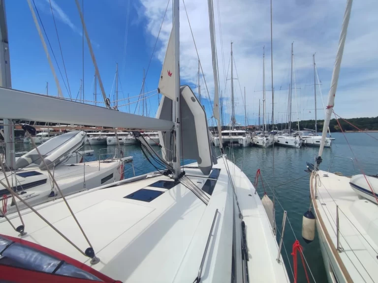 Pronajmout Plachetnice se skipperem či ne Bénéteau v Pomer