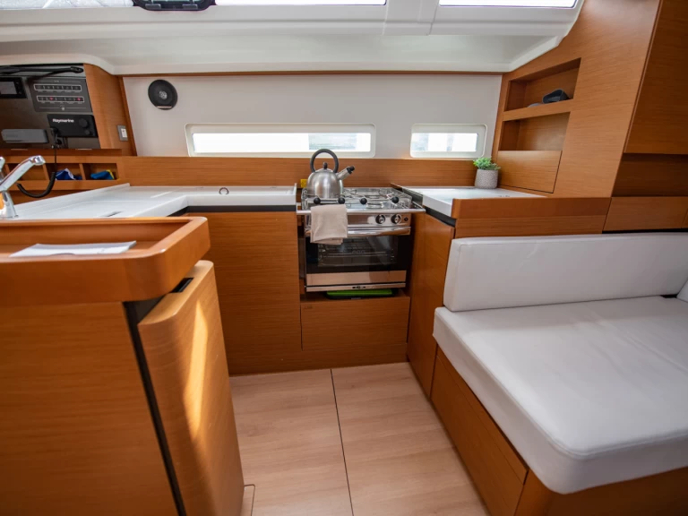 Pronájem lodi Neo Klima lákavé ceny Sun Odyssey 410