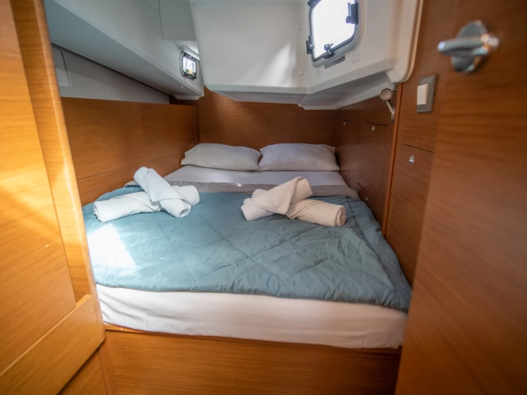 Pronájem lodi Jeanneau Sun Odyssey 410 v Neo Klima na Samboatu