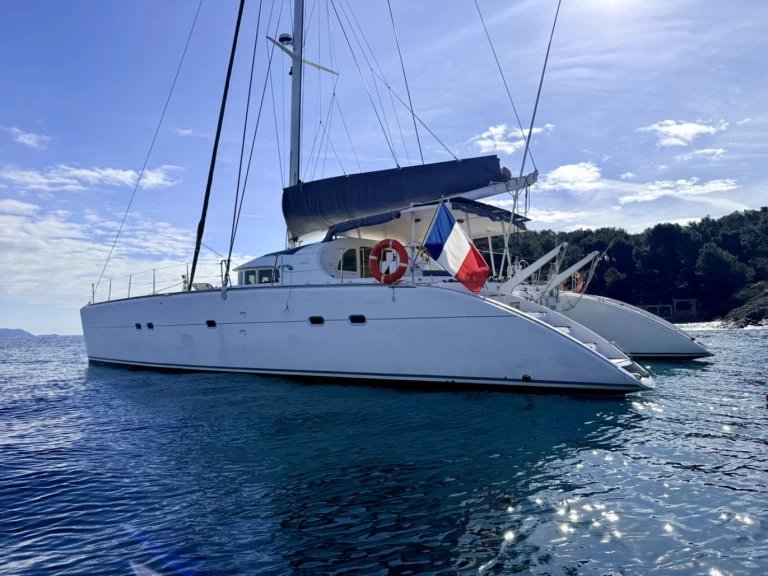 Pronájem Katamarán Lagoon s licencí