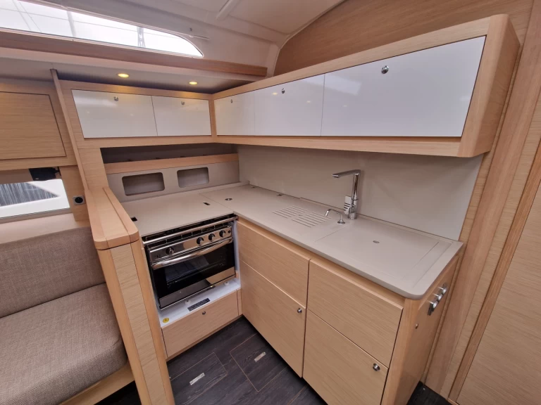 Pronajmout si Dufour Dufour 470 v Port-Camargue