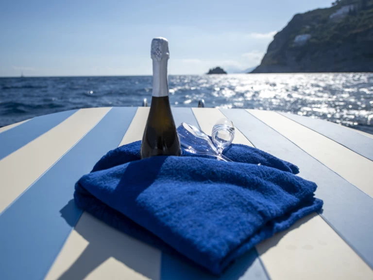 Gozzo 34 FT jednotlivci a charterové společnosti v Positano