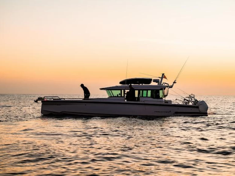 Axopar Axopar 37 XC Cross Cabin jednotlivci a charterové společnosti v Valletta