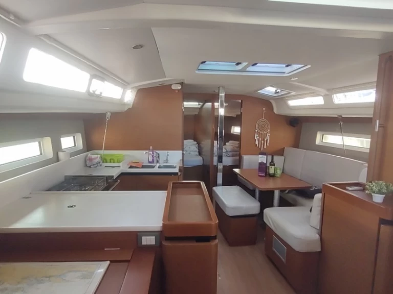 Pronajmout si Jeanneau Sun Odyssey 440 v Split