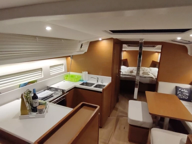 Pronájem lodi Split lákavé ceny Sun Odyssey 440