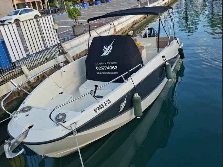 Quicksilver Activ 755 Open jednotlivci a charterové společnosti v Estepona