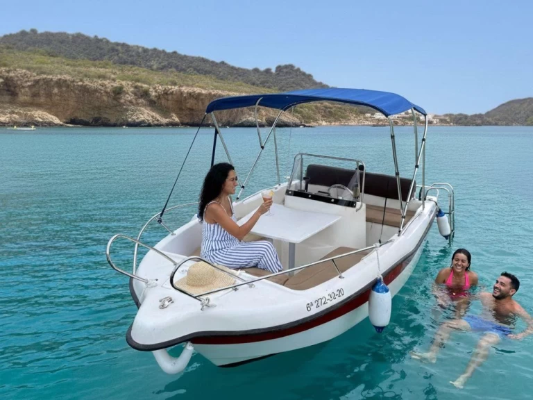 Mareti 45O open jednotlivci a charterové společnosti v Roda de Barà