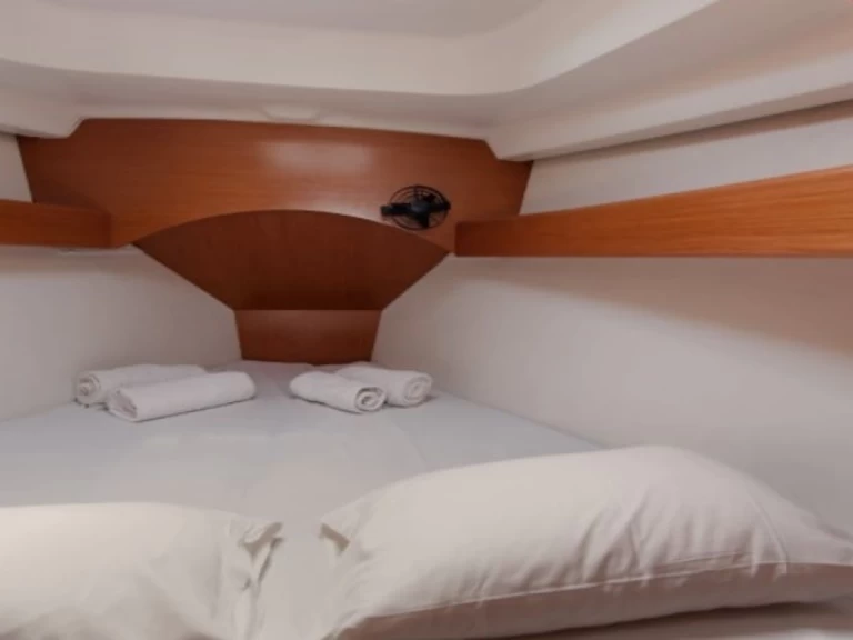 Pronajmout si Bénéteau Cyclades 43.4 v Piraeus