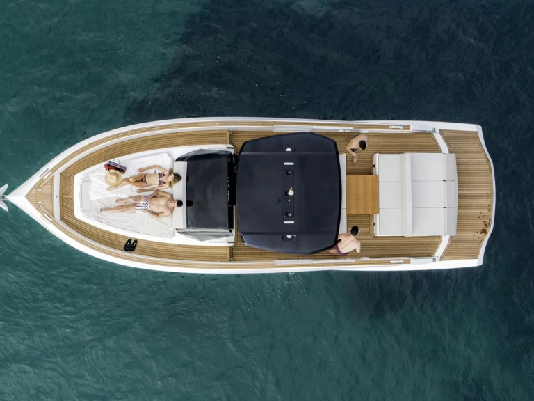 Pronájem lodi Lagos lákavé ceny 377 Coupe