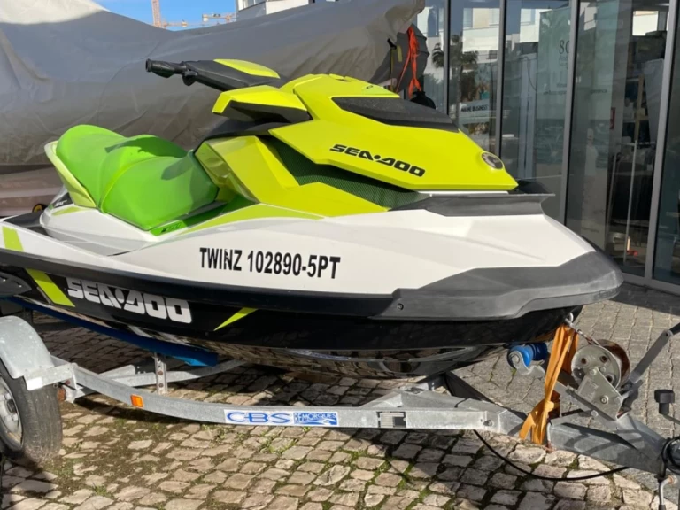 Pronajmout Vodní skútr se skipperem či ne Sea-Doo v Lagos