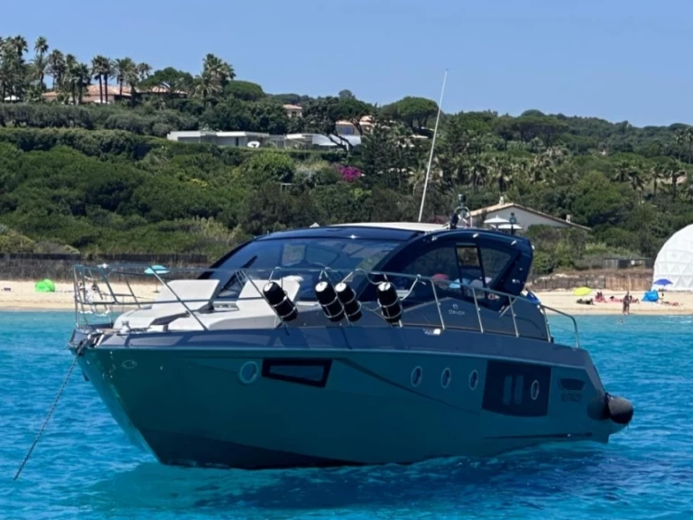 Cranchi Cranchi M44 HT jednotlivci a charterové společnosti v Beaulieu-sur-Mer