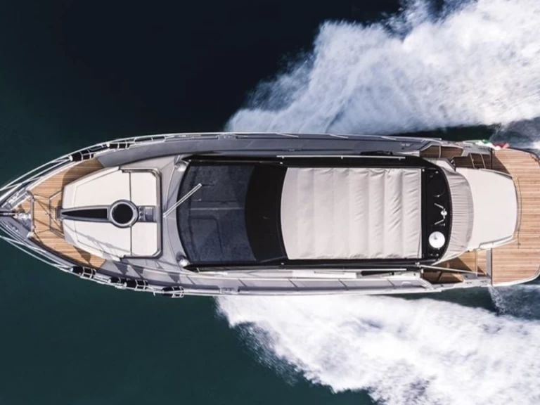 Pronajmout si Cranchi Cranchi M44 HT v Beaulieu-sur-Mer