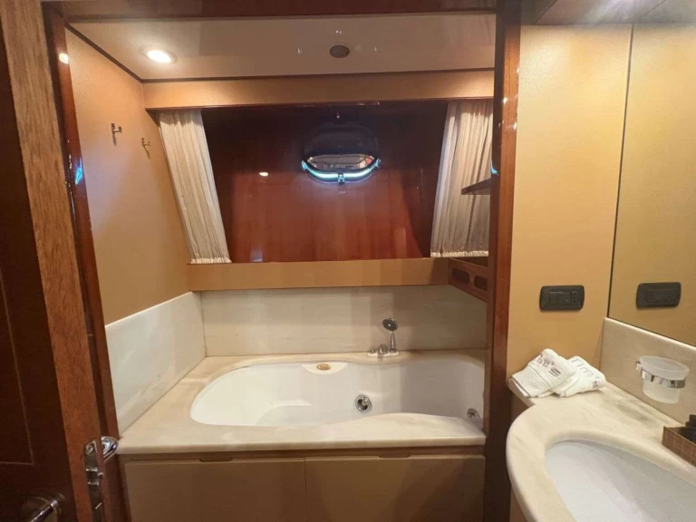 Pronájem lodi Sanlorenzo San Lorenzo SL 82 v Alimos na Samboatu