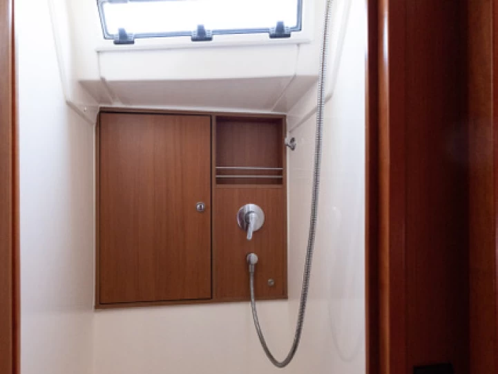 Pronájem lodi La Spezia lákavé ceny Bavaria 45