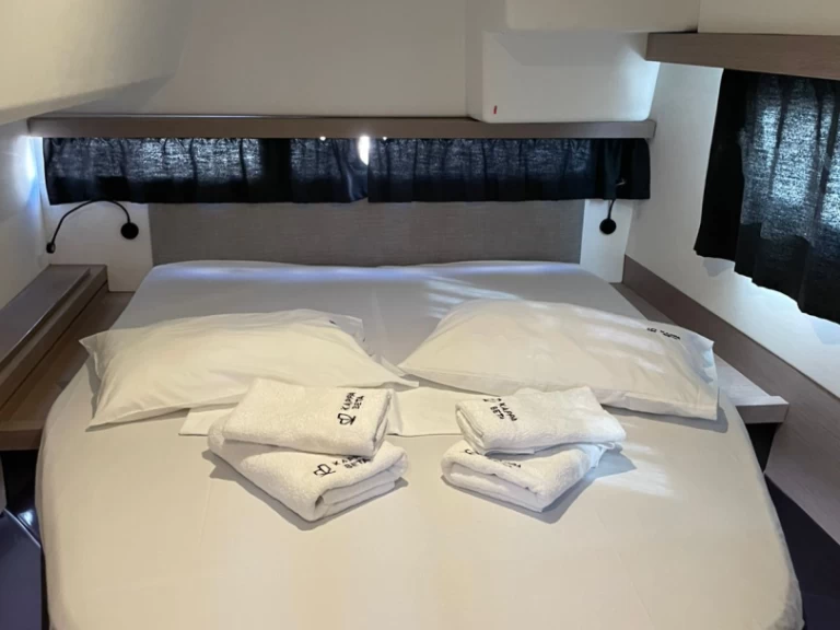 Pronájem Katamarán Fountaine Pajot s licencí