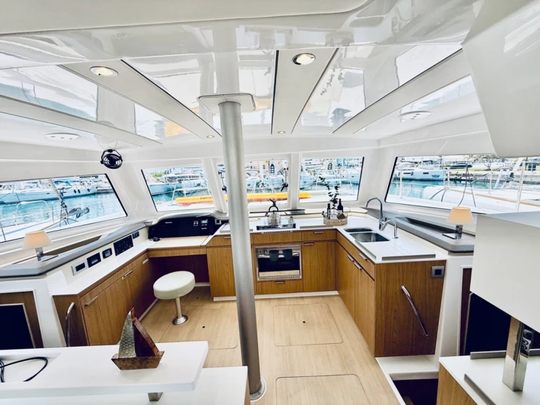 Pronájem Katamarán Bali s licencí